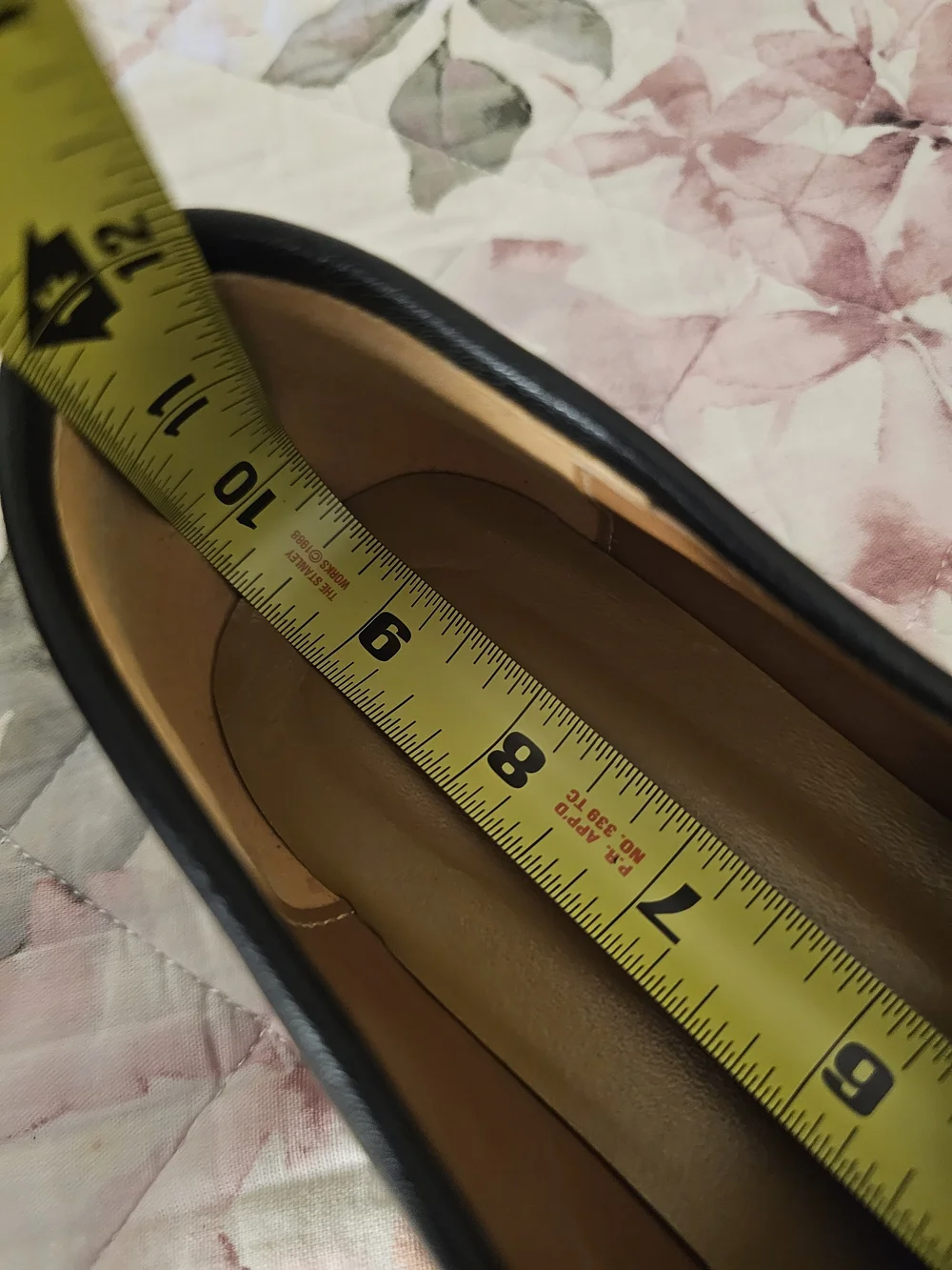 Gucci Black Leather Loafers with Green and Red Web and Gold Buckle - Picture 5 of 5